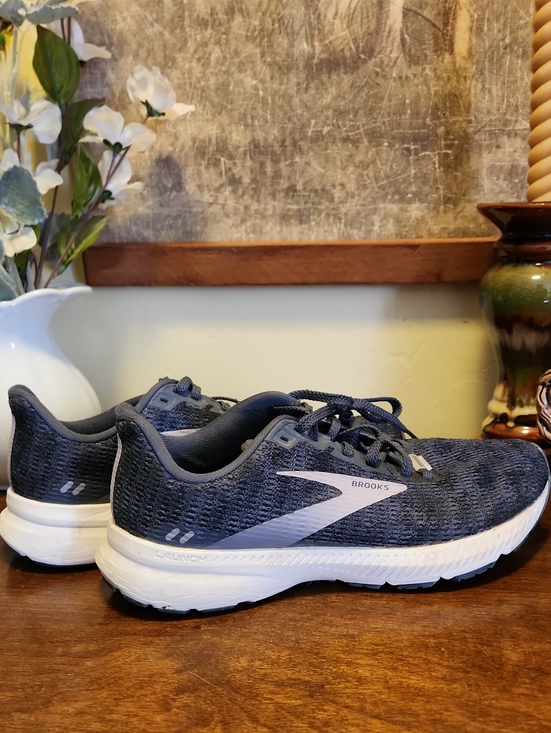 Brooks Shoes - Brooks Launch 8